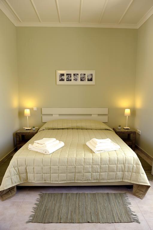 Almyris Hotel Adamantas  Bilik gambar