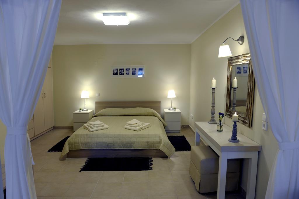 Almyris Hotel Adamantas  Bilik gambar
