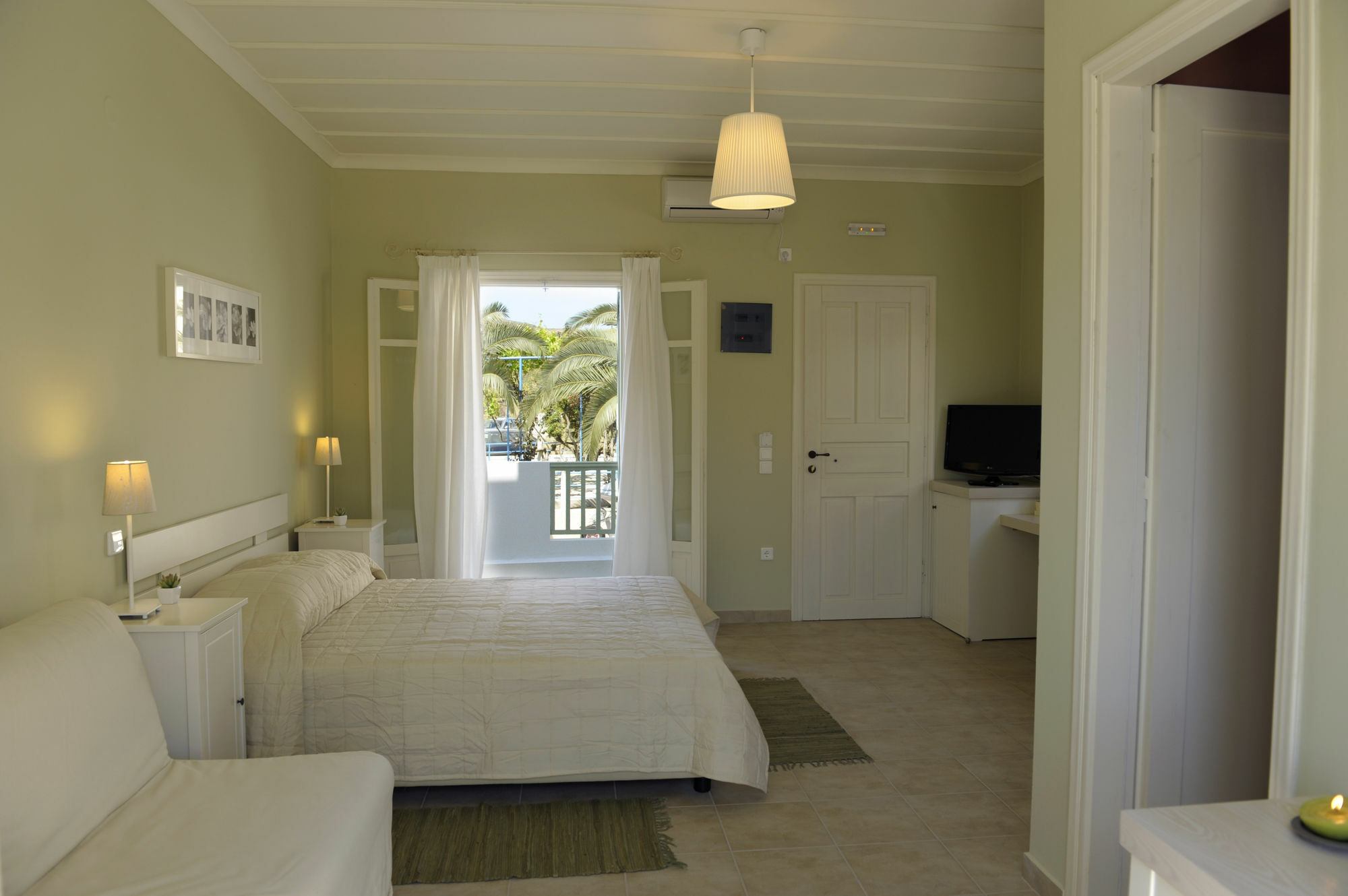 Almyris Hotel Adamantas  Luaran gambar